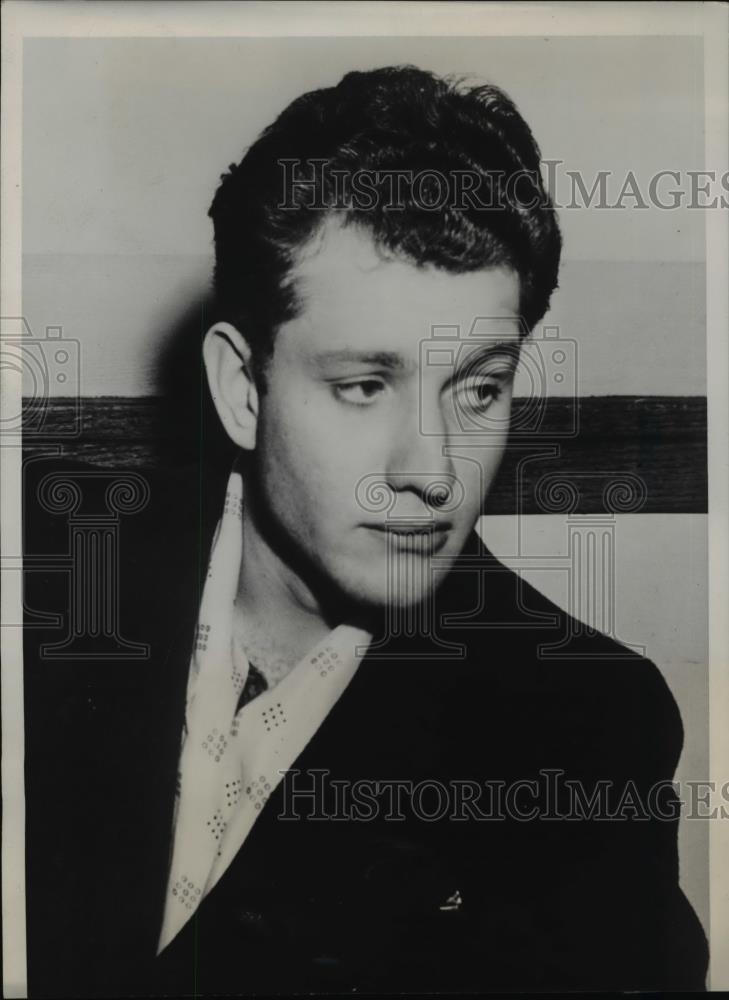 1939 Press Photo Omaha Nebraska, Robert Schiffler at police announced he&#39;s - Historic Images