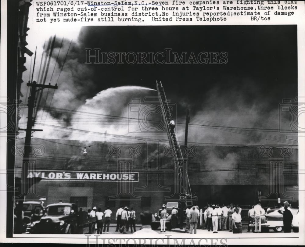 1958 Press Photo 7 fire companies are fighting the fire at Taylor&#39;s Warehouse - Historic Images