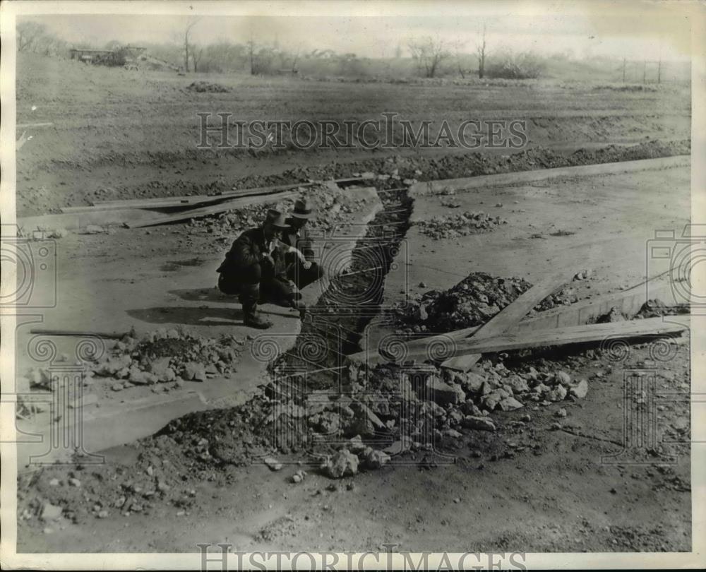 1930 Press Photo State examiners at Brooklyn Village - Historic Images