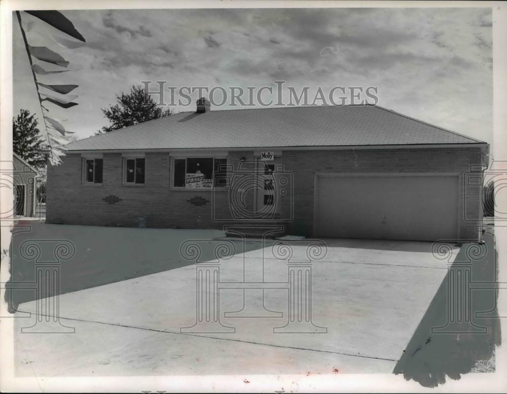 1964 Press Photo Home built by Sam Roth and shown by Upson Realty - Historic Images