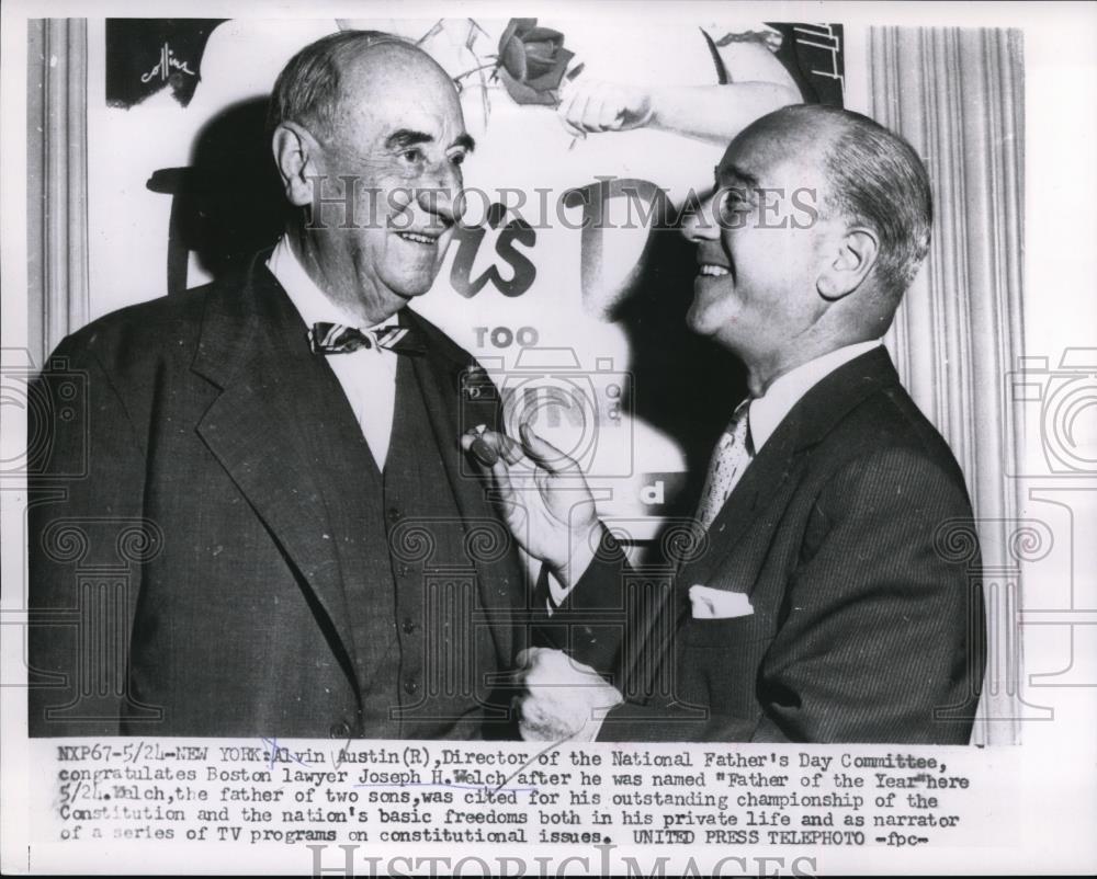 1956 Press Photo NYC Alvin Austin of Natl Father Day Committee &amp; atty J Welch - Historic Images