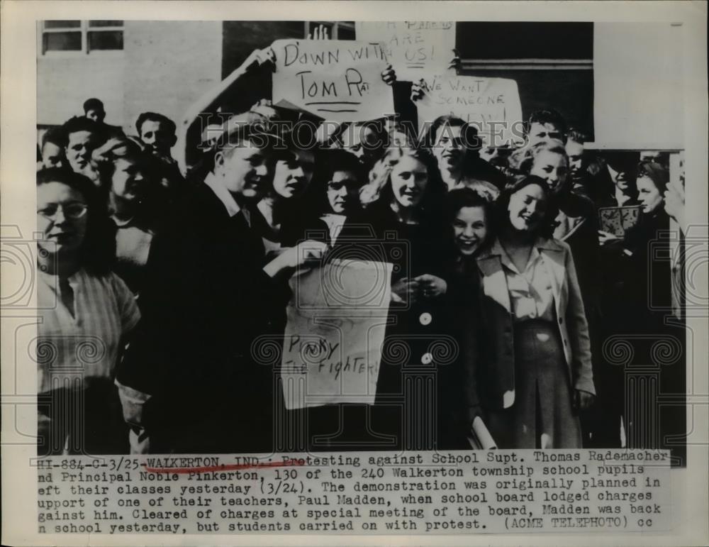 1948 Press Photo Walkerton Indiana Students Protest Thomas Rademacher, Pinkerton - Historic Images