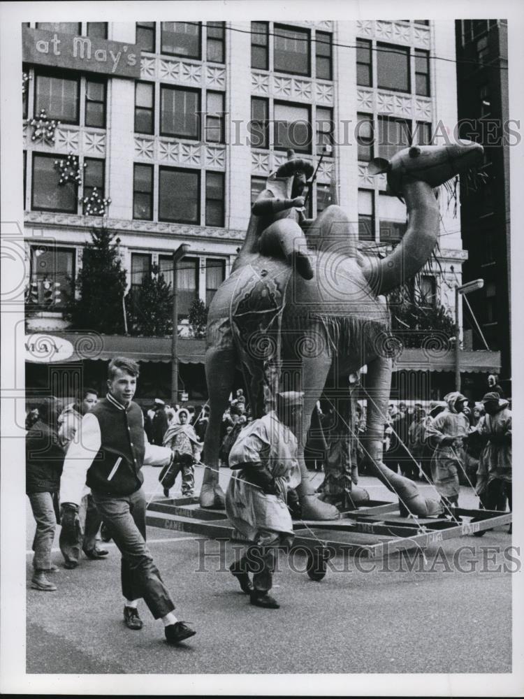 1965 Press Photo Float at Christmas Parade in Ohio - Historic Images