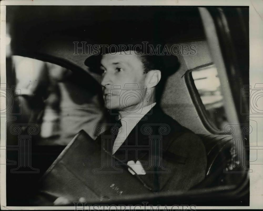 1938 Press Photo Count Haugwitz Reventlow Arrives at London Police Court - Historic Images