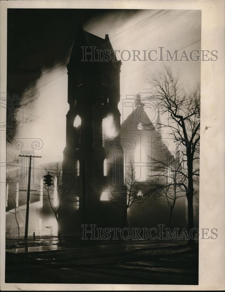 1947 Press Photo The Fire at the Cleveland church - Historic Images