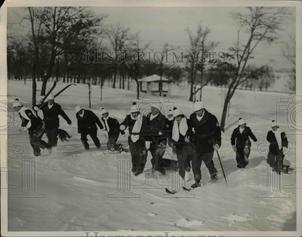 1937 Press Photo Winterr sports and people on skis - Historic Images