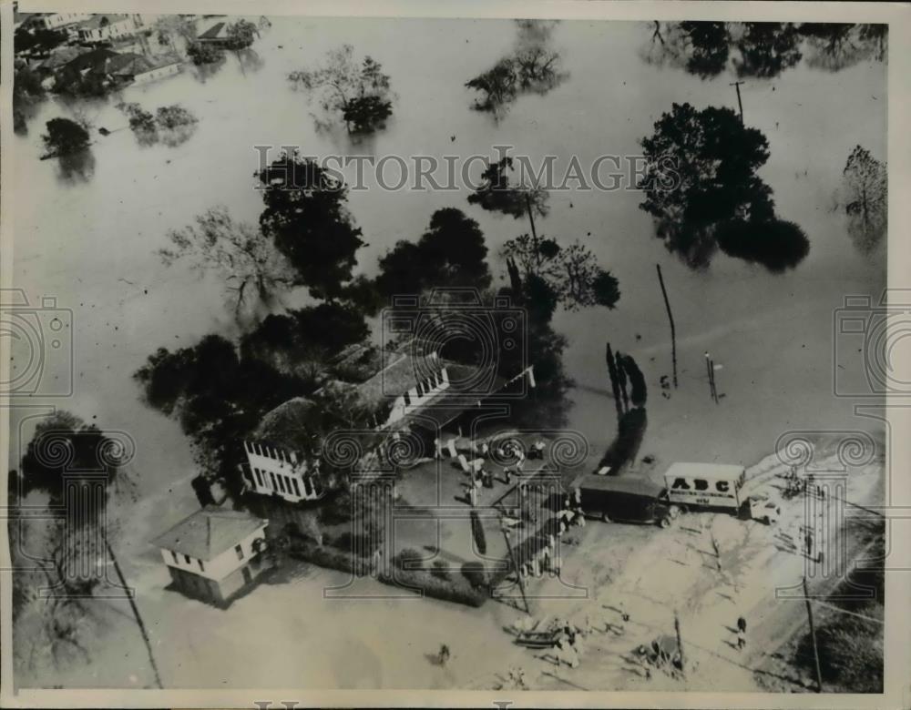 1935 Press Photo Flood waters of Buffalo Bayou swept Houston, Texas - Historic Images