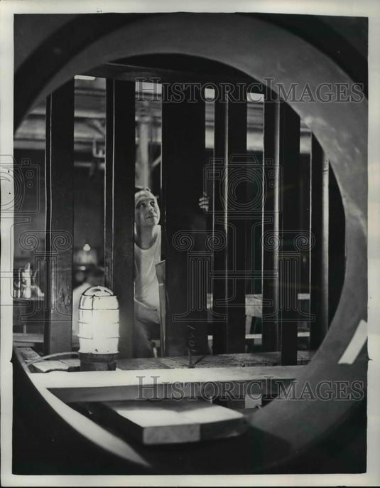 1960 Press Photo Truman Shahan of the Goodyear Tire & Rubber Company's tank - Historic Images