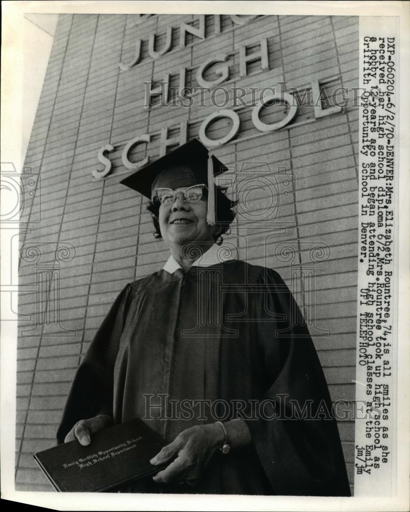 1970 Press Photo Denver Mrs Elizabeth Rountree 74 smiles as she received her - Historic Images