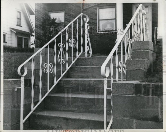 1954 Press Photo Steel railings for modern houses and landscaping - Historic Images