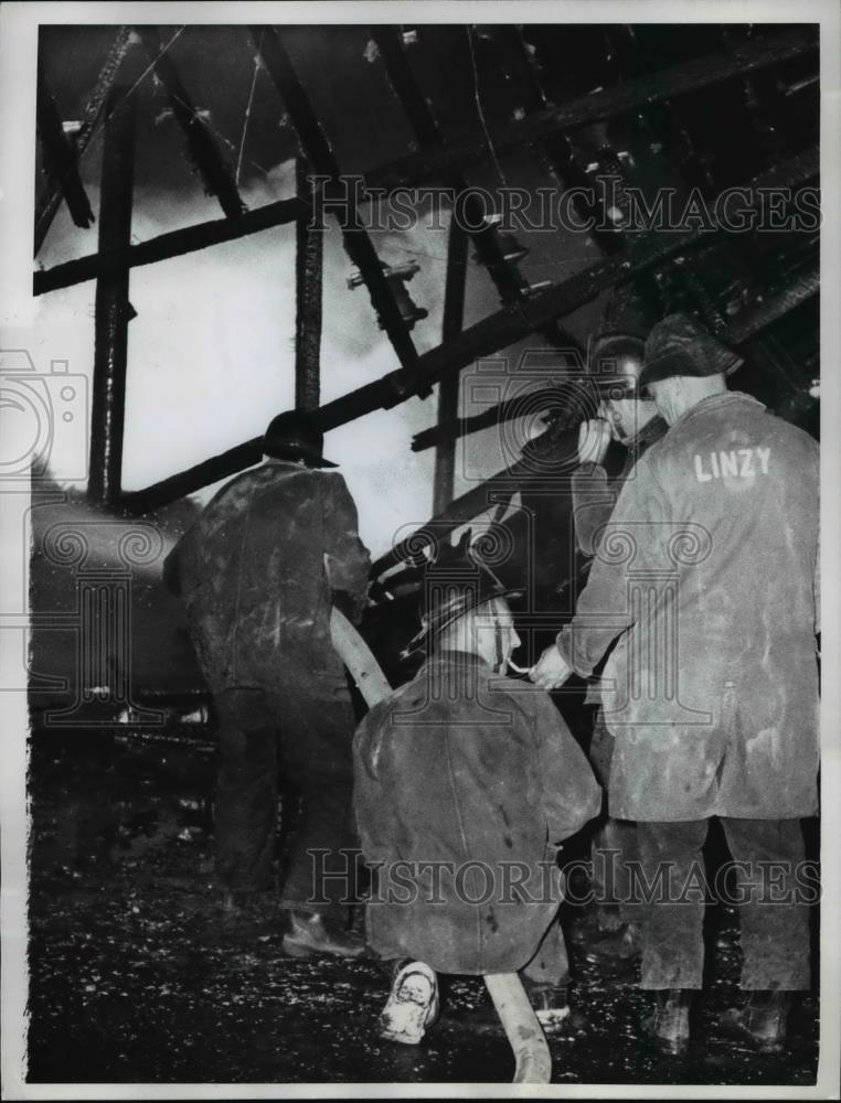 1960 Press Photo The real smoker at the huge fire at the Tallahassee Florida - Historic Images