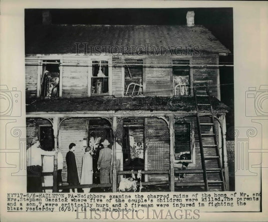 1949 Press Photo Charred Ruins Home of Mr. & Mrs. Stephen Gaczick in Hazelton - Historic Images