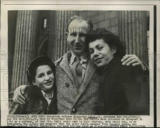 1956 Press Photo New York Hungarian refugee Alexander Solti embraces his son - Historic Images