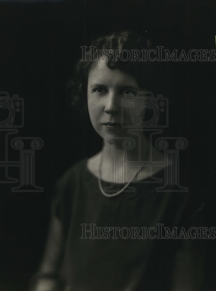 1925 Press Photo Miss Lola Maclean Winner of the greatest victory in shorthand - Historic Images