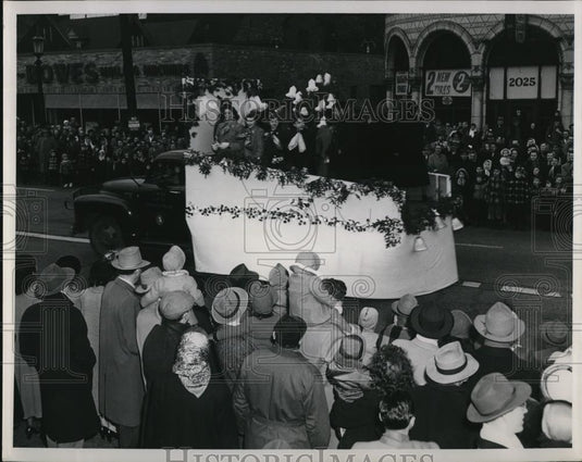 Undated Press Photo Parades - Historic Images