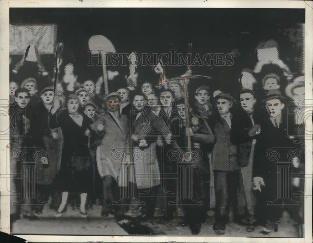 1934 Press Photo Riot Paris Revolution Gaston Doumergue Government - Historic Images