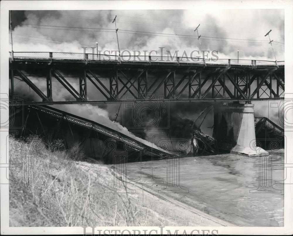 1940 Press Photo Kansas City Kans 12th St bridge destroyed by fire - Historic Images