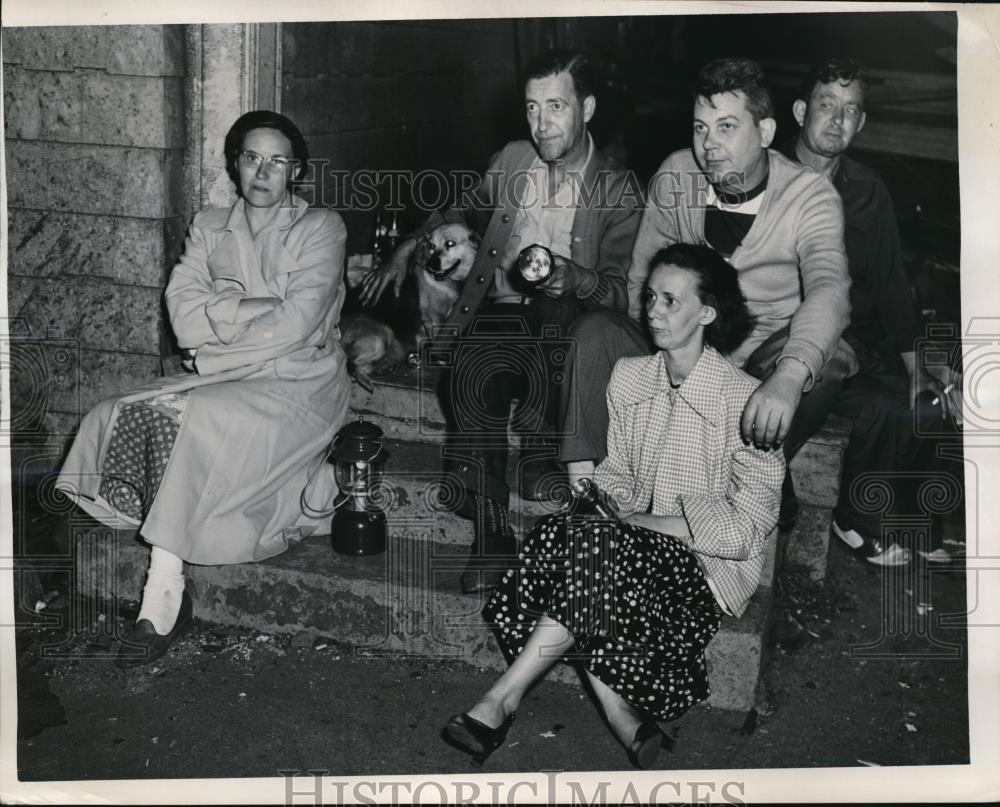 1953 Press Photo Mrs Irene Traci, George Bell, Group of People Without Electric - Historic Images