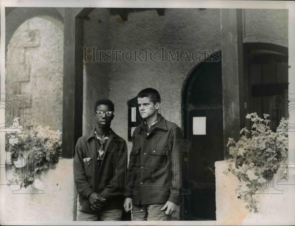 1957 Press Photo Cleveland Boy ScoutsZeke Davis, John Langham in Germany - Historic Images