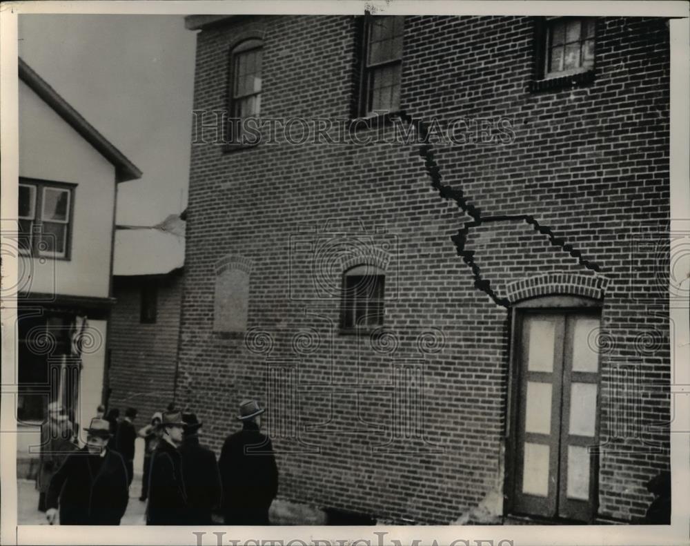 1940 Press Photo Crack walls of the building in Shenandoah, Pennsylvania - Historic Images