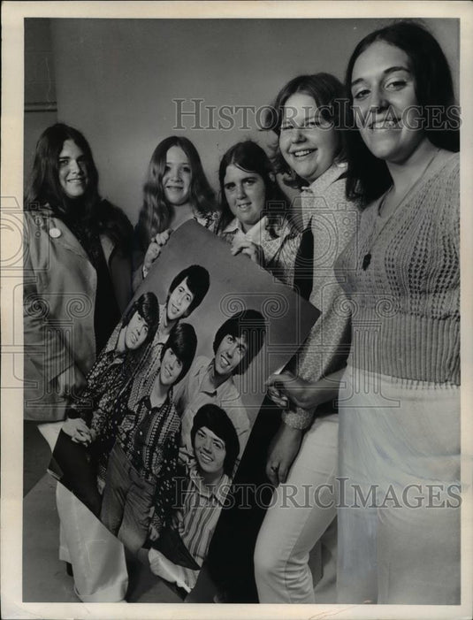1973 Press Photo Teenage Fans Raising Funds for Osmond Family Foundation - Historic Images
