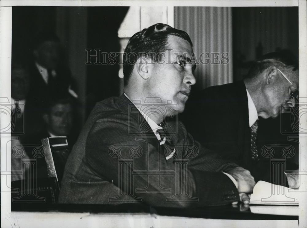 1935 Press Photo F. William Zelcer testifies before Aldermanic Committee - Historic Images