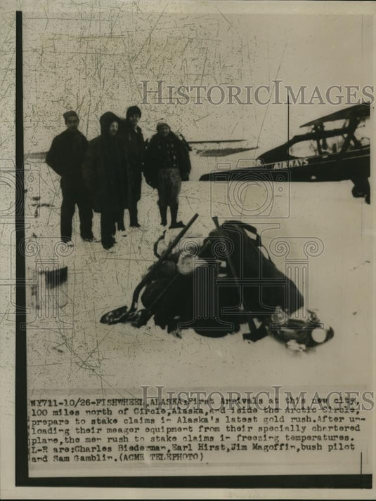 1949 Press Photo Men in Freezing Temperature - Historic Images