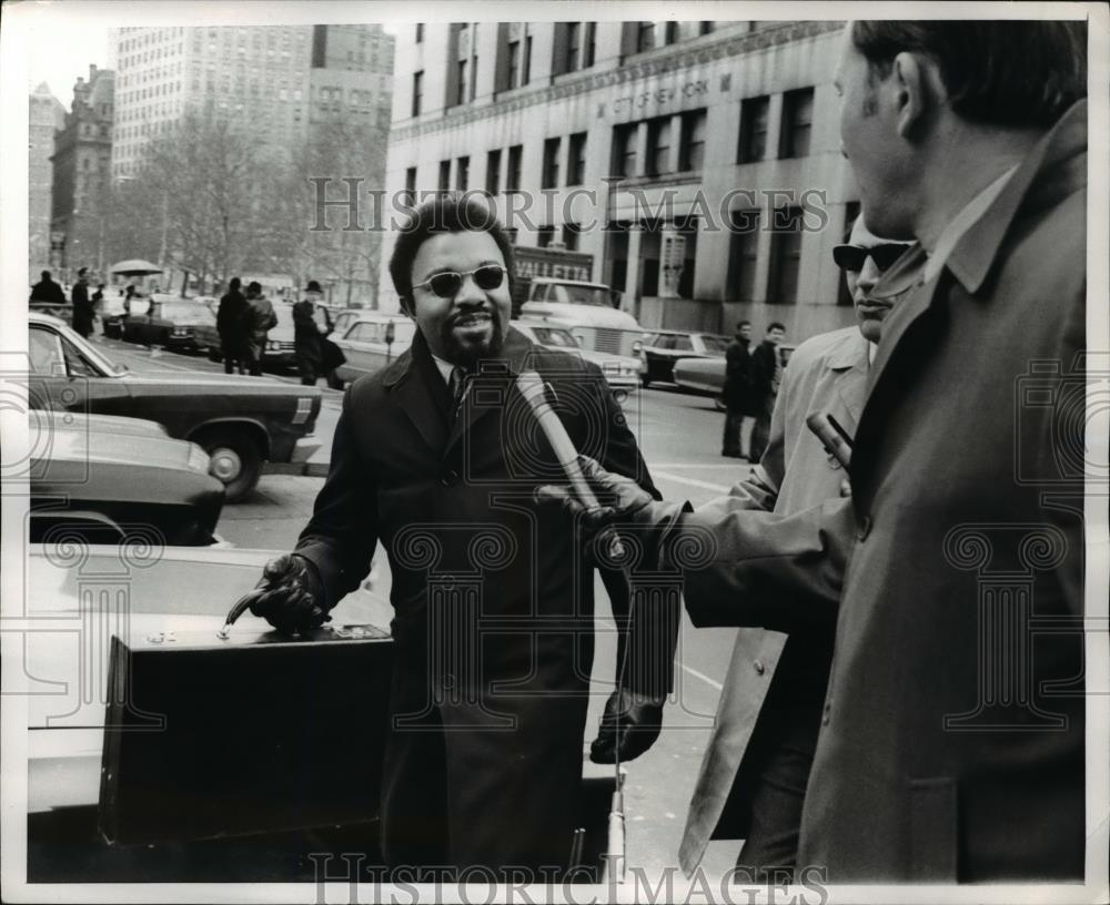 1969 Press Photo Willie J. Smith Testifies on Antipoverty Program - Historic Images