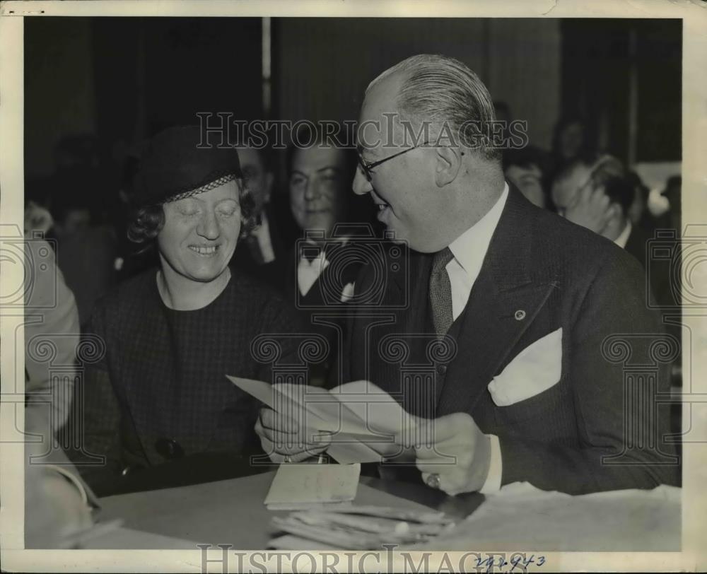 1935 Press Photo Mrs Bruno Hauptmann &amp; atty Reither at husband&#39;s trial - Historic Images