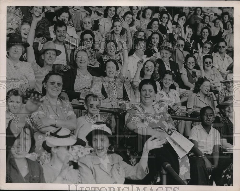 1947 Press Photo Ladies Day at Baseball Game - Historic Images