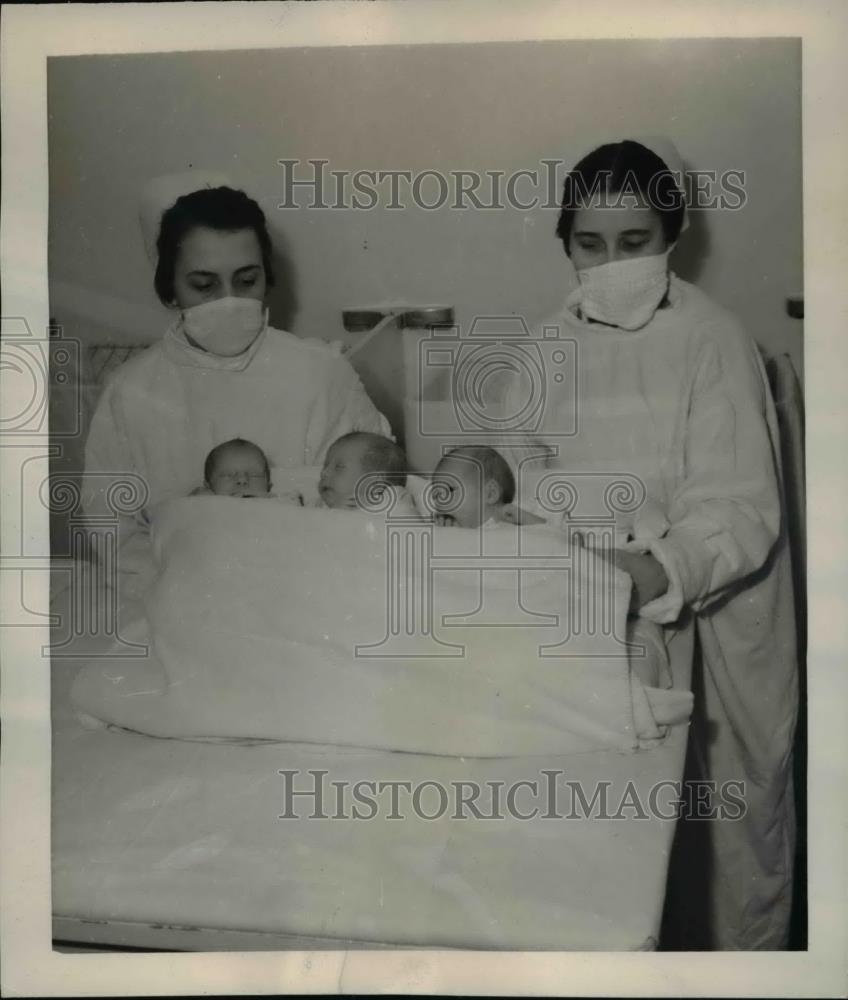 1938 Press Photo Triplets Grace, Gladys, and Gail - Historic Images