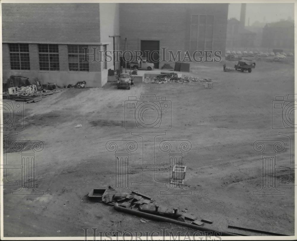 1952 Press Photo Electrical Bay Final Yard Clean Up - Historic Images