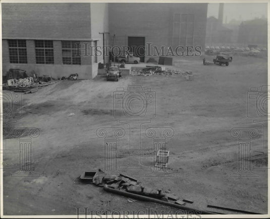 1952 Press Photo Electrical Bay Final Yard Clean Up - Historic Images
