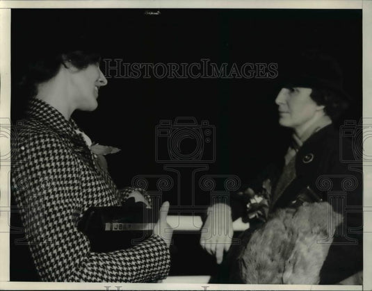 1935 Press Photo Mrs. R. E. Byrd, Mrs. Charles Murphy, Byrd Expedition wives - Historic Images