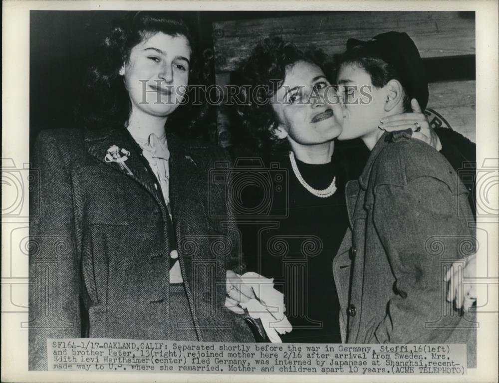 1984 Press Photo Steffi and brother Peter rejoined mother, Mrs. Levi Wertheimer - Historic Images