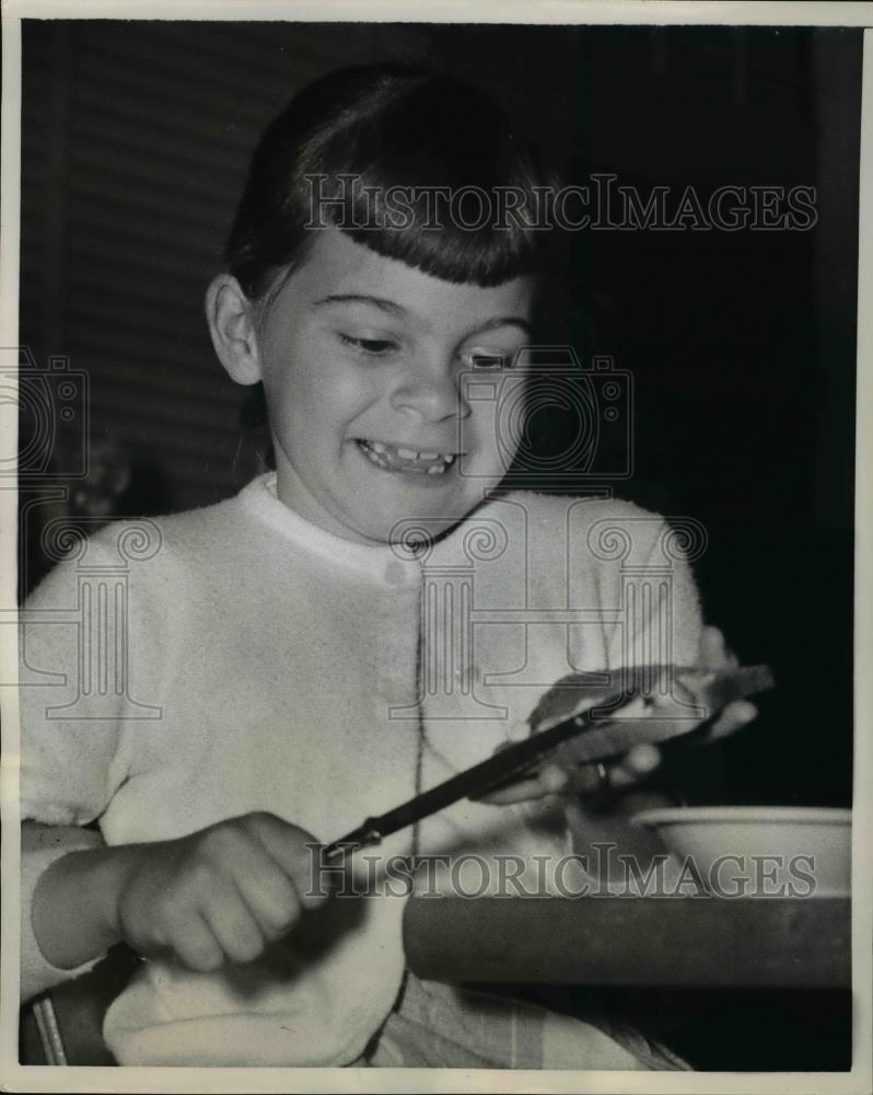 1958 Press Photo Patricia Ann Sharke puts butter on some bread - Historic Images