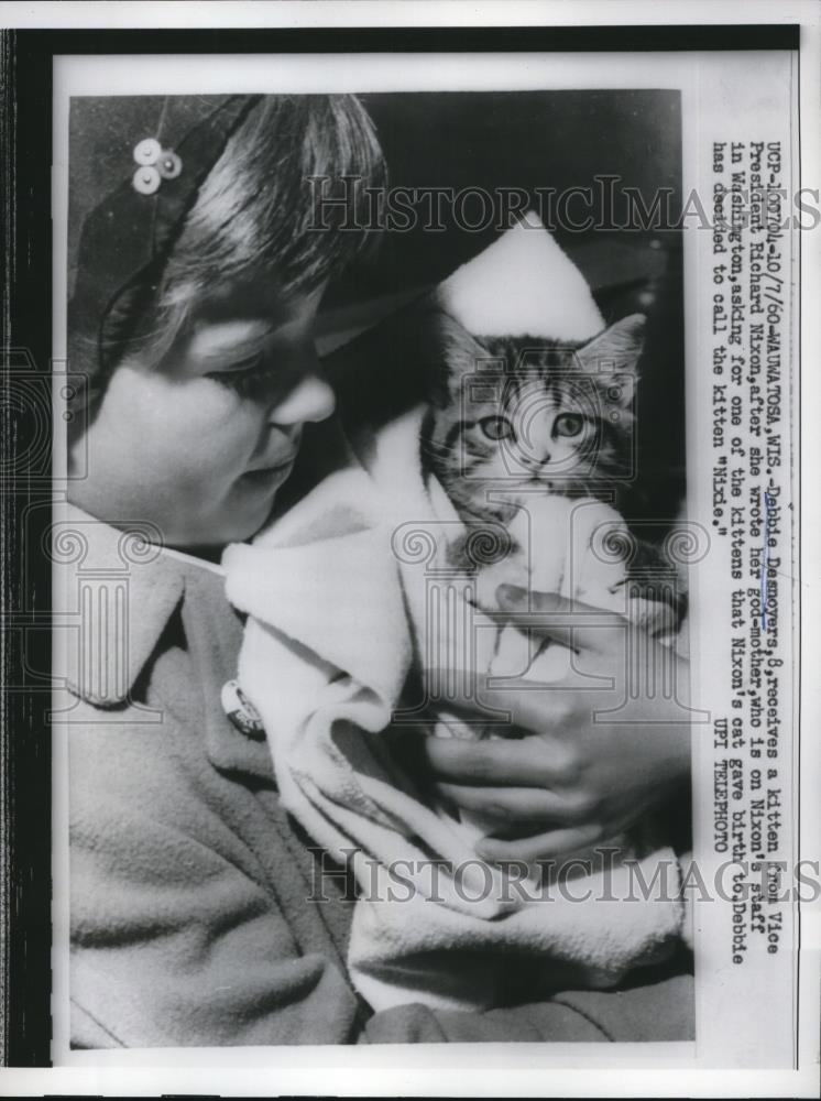 1960 Press Photo Debbie Desnoyers, receives a kitten from Vice President Nixon - Historic Images