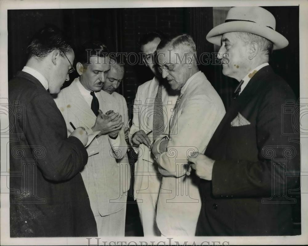 1937 Press Photo Robert W Bingham U.S. Ambassador to London talking to reporter. - Historic Images