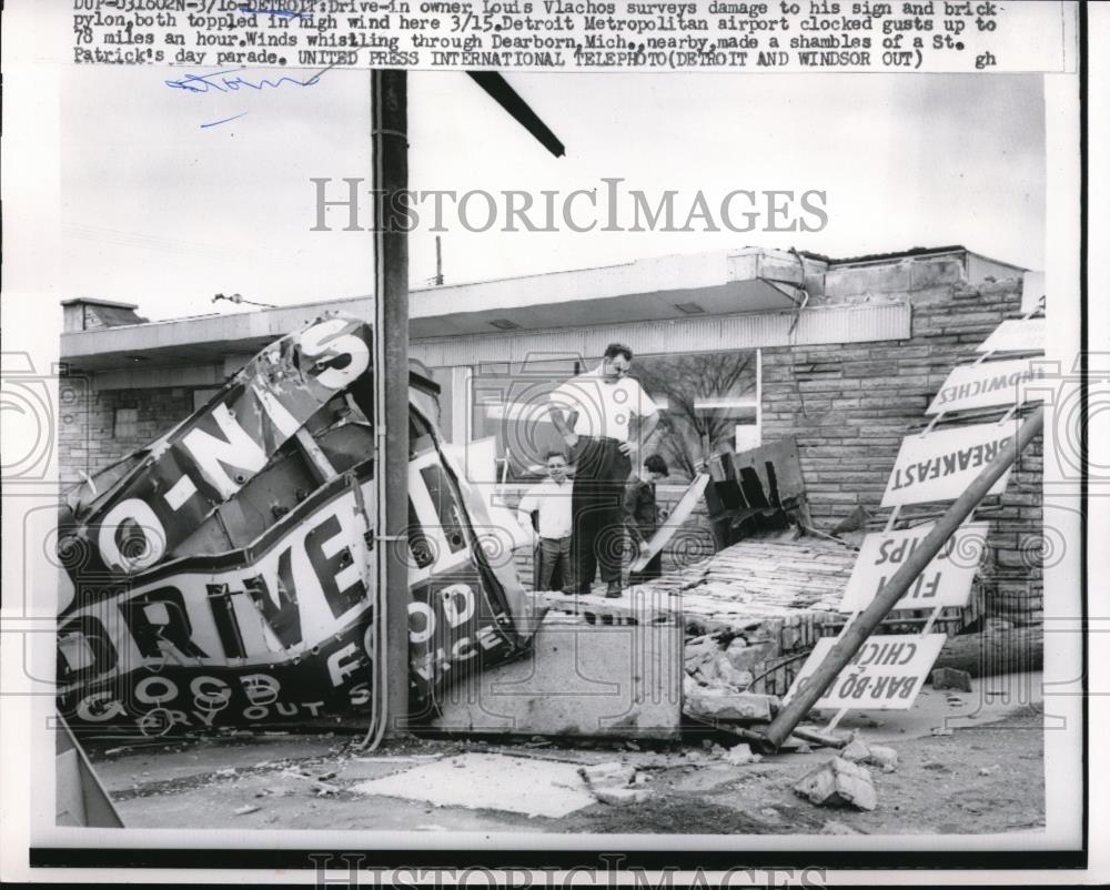 1959 Press Photo Detroit Mich Louis Vlachos at his tornado damaged bldg - Historic Images