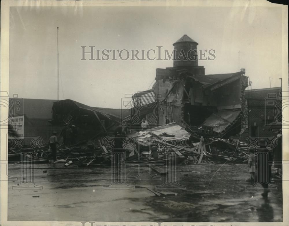 1926 Press Photo Blast Wreaks Philadelphia Dairy, Burying Four In Ruins - Historic Images