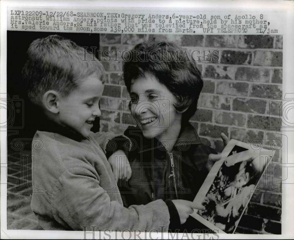 1969 Press Photo Gregory Anders carried by his mother Mrs. Valerie - Historic Images