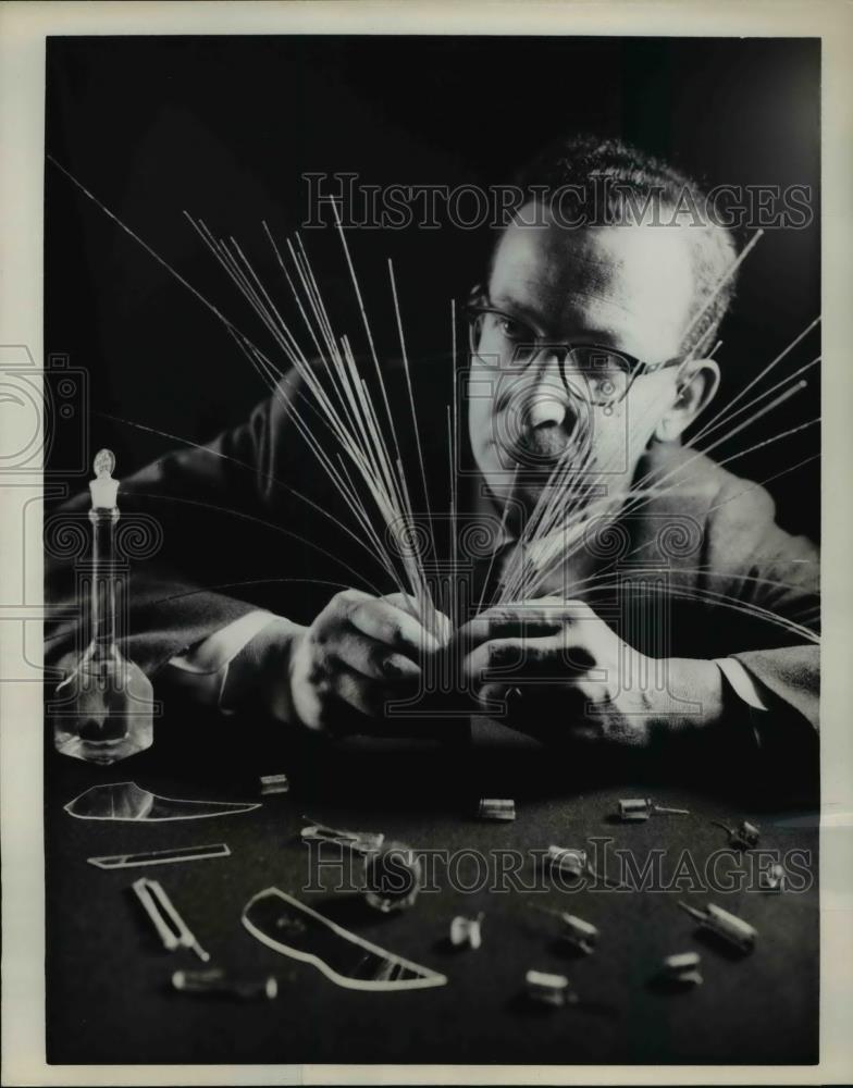 1963 Press Photo Dr Nikolaus E Wolff of RCA Laboratories - Historic Images