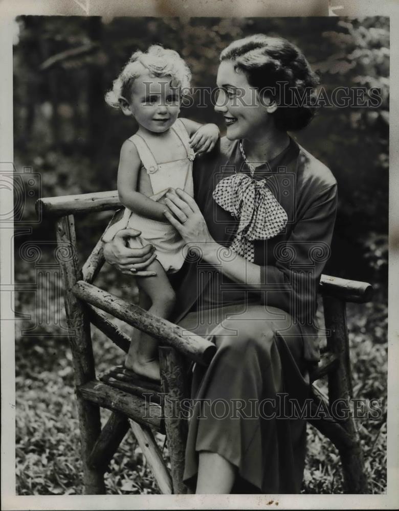 1934 Press Photo Recovering from his kidnaping experience Bobbie Conner picture - Historic Images