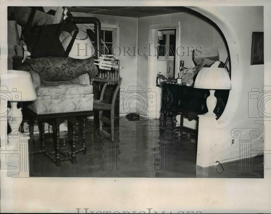 1948 Press Photo Flooded living room of Mrs Della Watson home at Bay Village - Historic Images