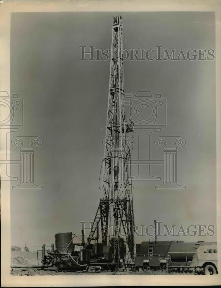 1953 Press Photo rotary rig owned by Rex and Morris, Eldorado Kansas - Historic Images