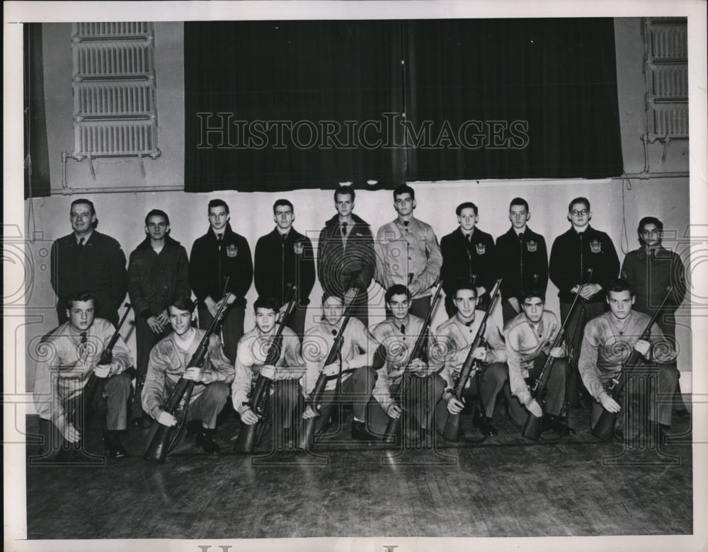 1951 Press Photo The Crack rifle team of Staunton Military Academy won the - Historic Images