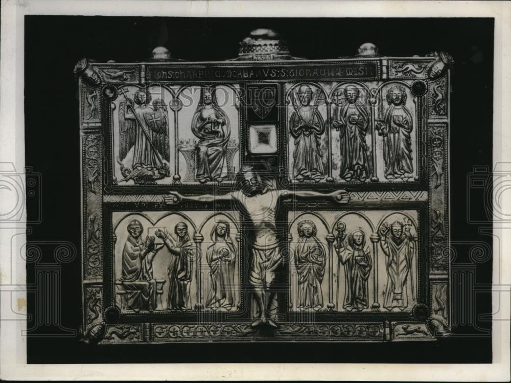 1931 Press Photo Exact reproduction of St. Patrick's gospel at the Field Museum - Historic Images