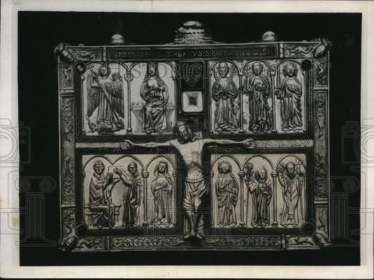 1931 Press Photo Exact reproduction of St. Patrick's gospel at the Field Museum - Historic Images