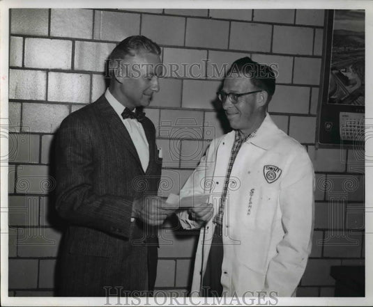 1958 Press Photo J. B. Watson & H. H. Stedman of Swift & Company - Historic Images