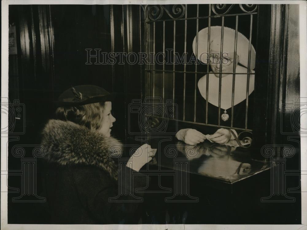 1936 Press Photo Little Joan Layden, at the Holy Cross, Ind., with Sister M. - Historic Images